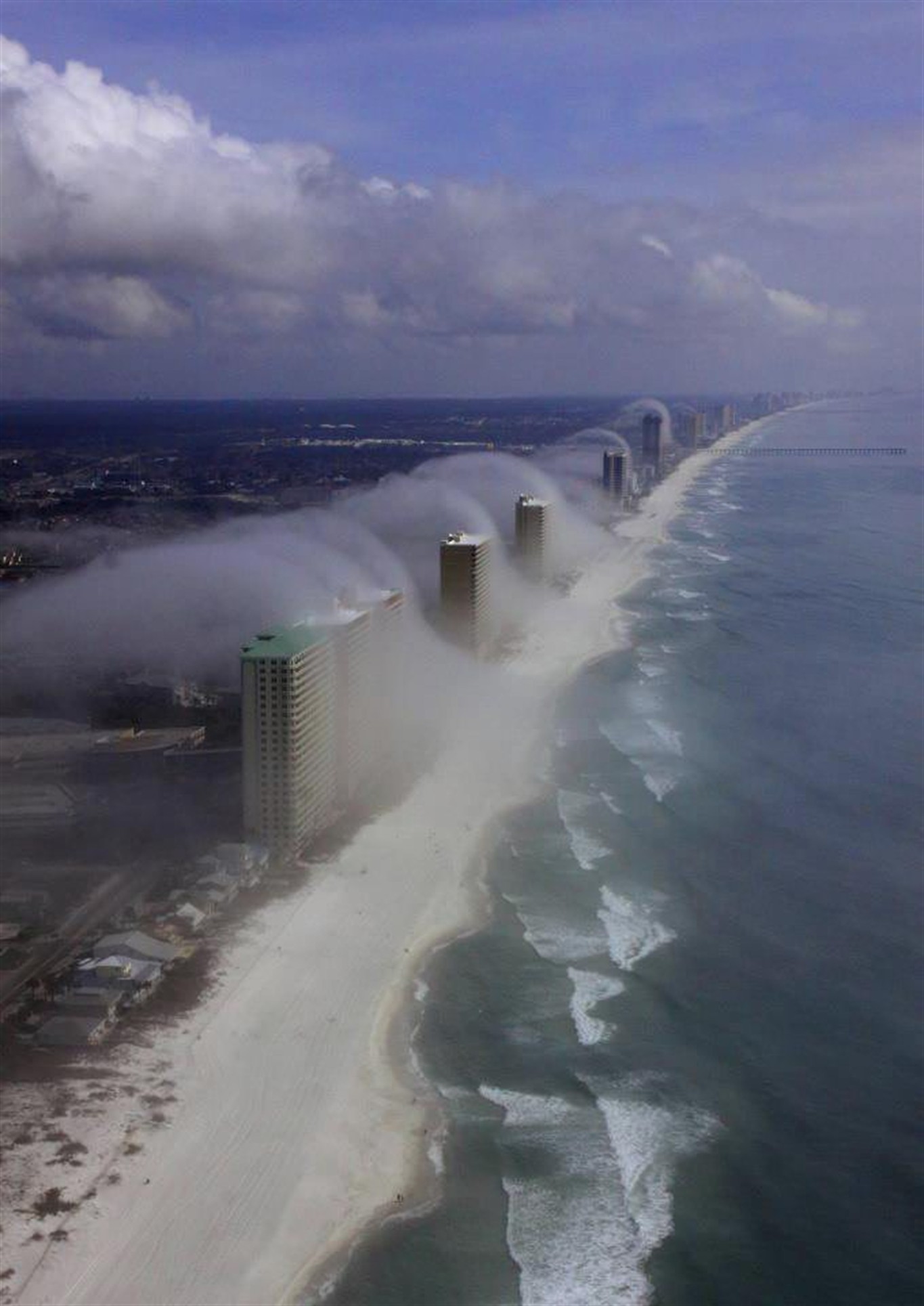 Поднимется волна огромная волна. Панама Сити Бич Флорида. Гонолулу ЦУНАМИ. Майами Бич ЦУНАМИ. Тихий океан Торнадо ЦУНАМИ.