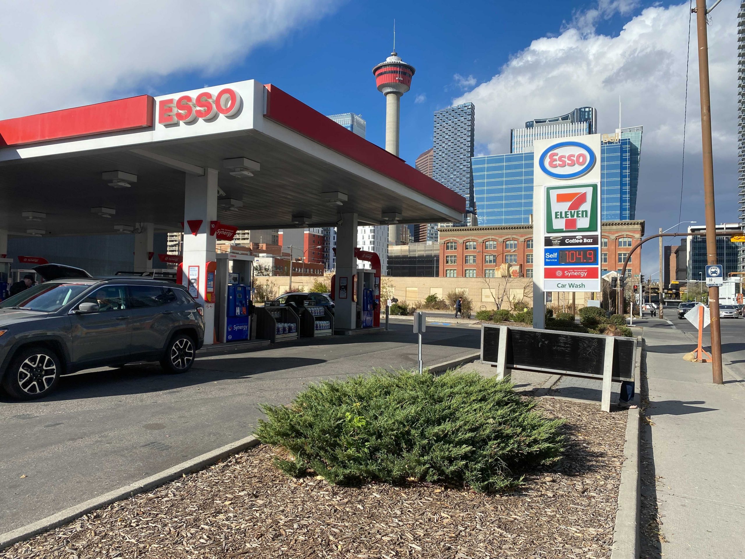 Police say victim 'uncooperative' after downtown Calgary shooting