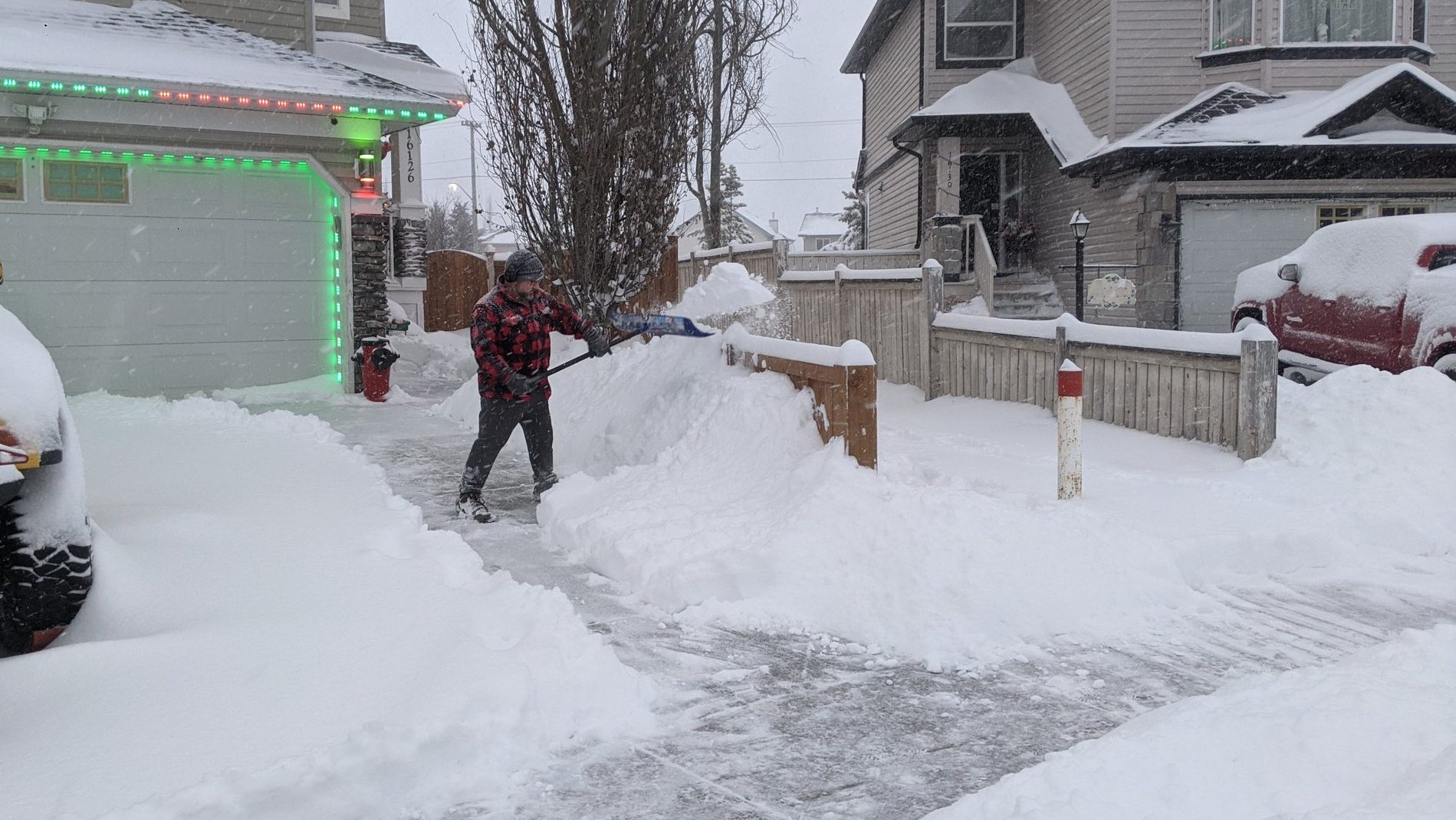 Updated Calgary bylaw includes new fines for improper snow shovelling