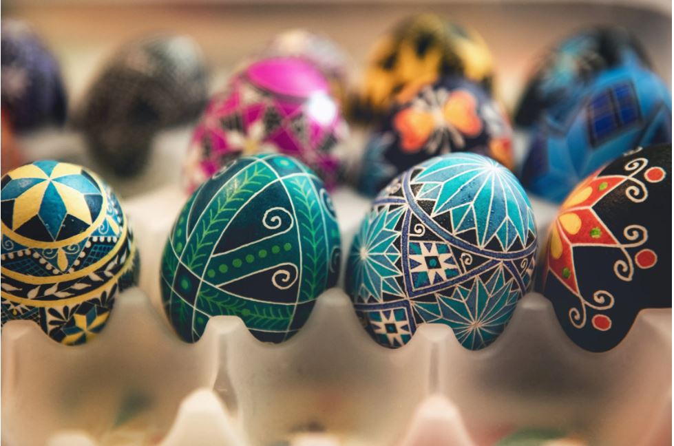 A Ukrainian Easter egg Puhsenka is shown.