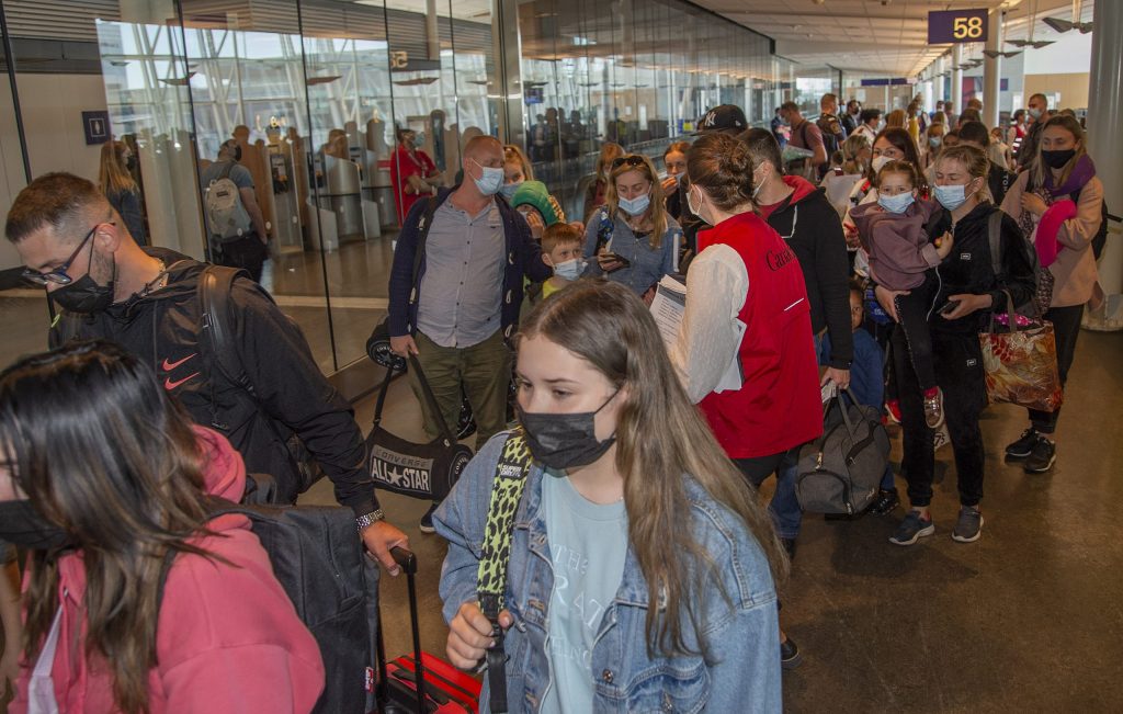 Second flight bringing Ukrainian evacuees to Canada touches down in Montreal