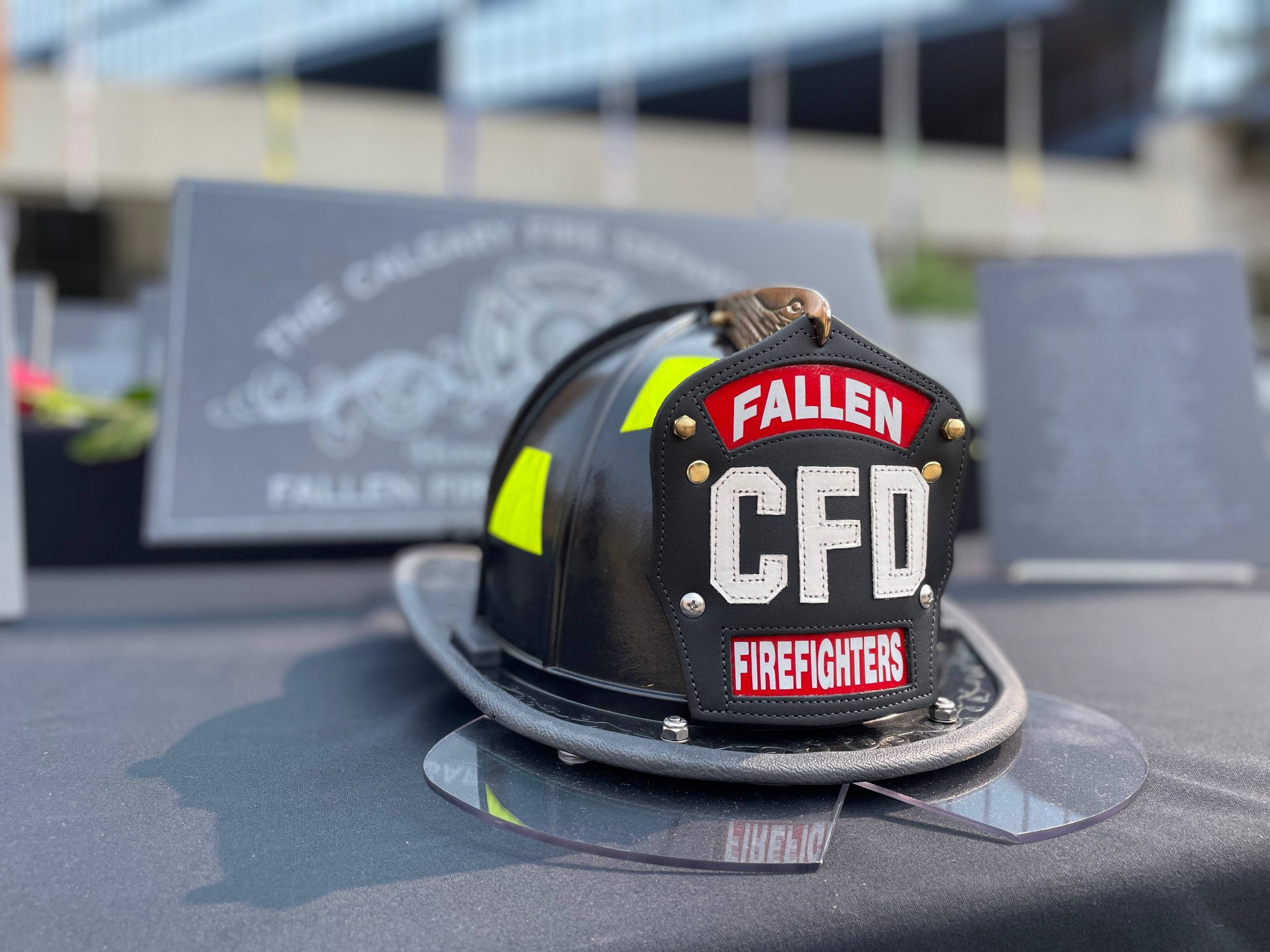 A firefighter helmet