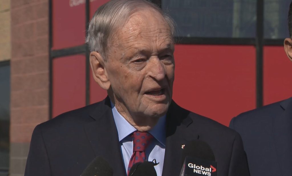 Former PM Jean Chrétien speaks to reporters in Calgary