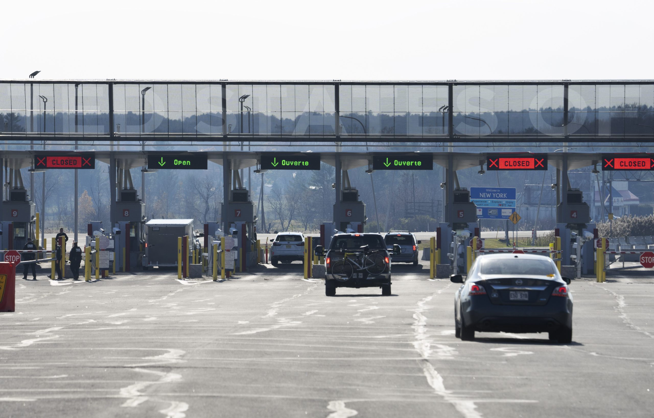 CBSA reopens main border crossing between Montreal and New York