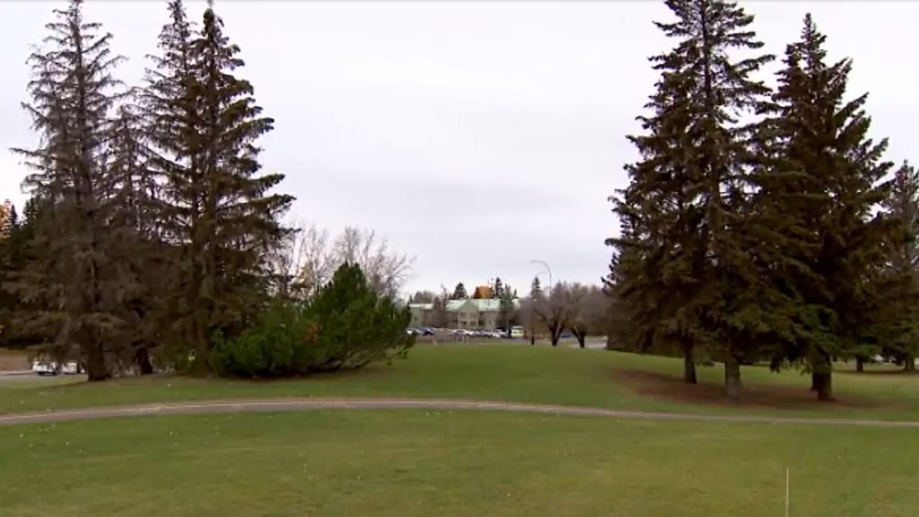 City of Calgary looks to sell Glenmore Landing parkland