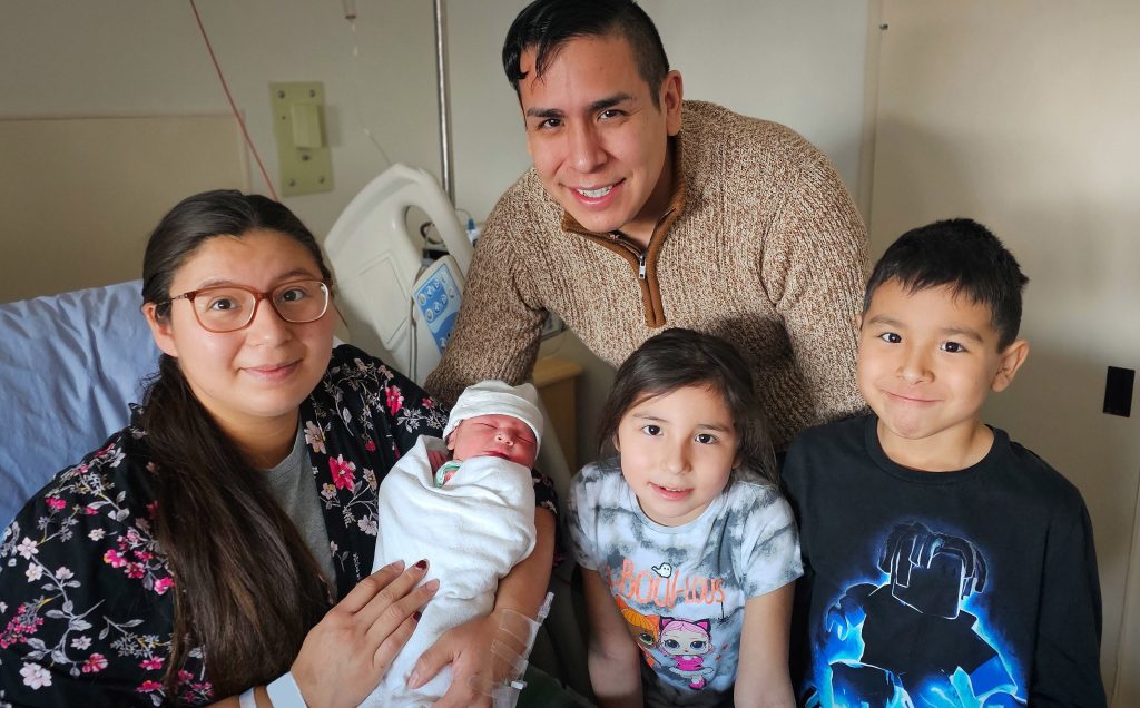 
Bailee Beardly-Dorie is welcomed by parents Victoria and Scott, as well as two of her siblings Paisley and Colby. (Courtesy Alberta Health Services)