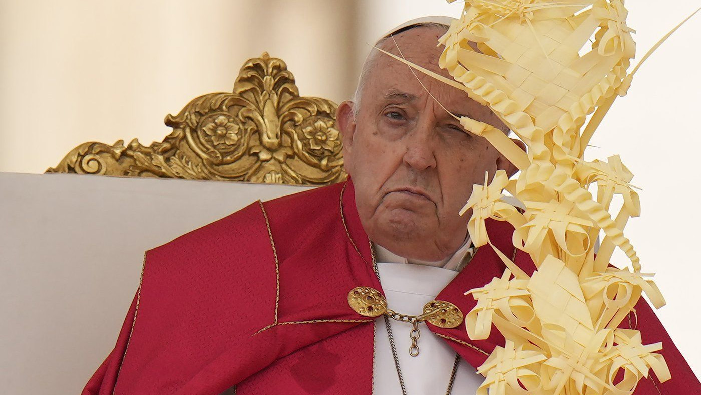 Pope skips homily at start of busy Holy Week during Palm Sunday Mass in St. Peter’s Square