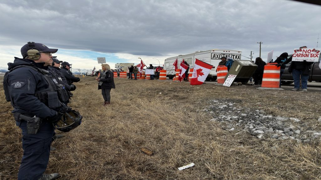 Police prevent traffic disruptions on Highway 1 on day 2 of carbon tax demonstrations