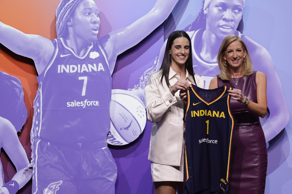 Indiana Fever select Caitlin Clark No. 1 overall in 2024 WNBA Draft