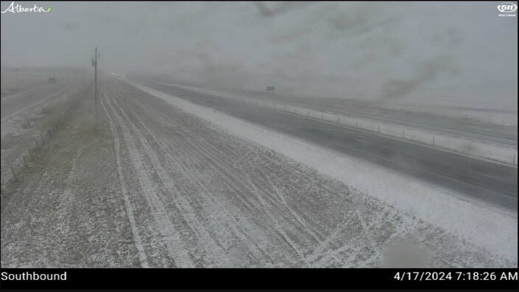 Poor conditions on Highway 2 north of Calgary, RCMP close Highway near Airdrie
