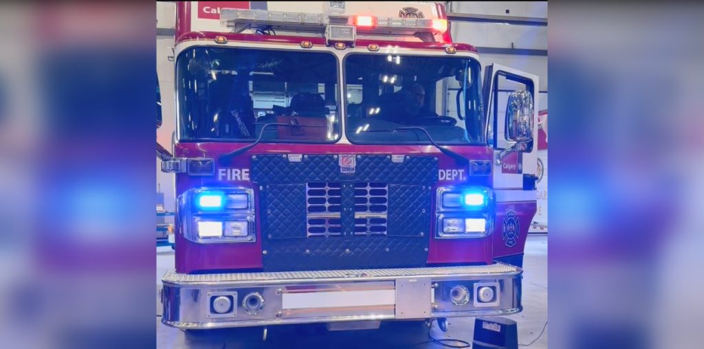 Calgary Fire Department to pilot blue lights on engines