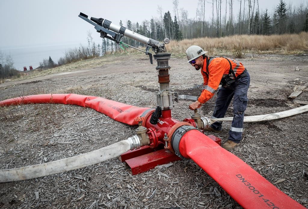 Wet weather helps crews battle wildfires in northern Alberta