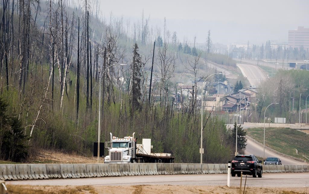 Rain helps keep Fort McMurray wildfire from growing, but 6,600 remain out of homes