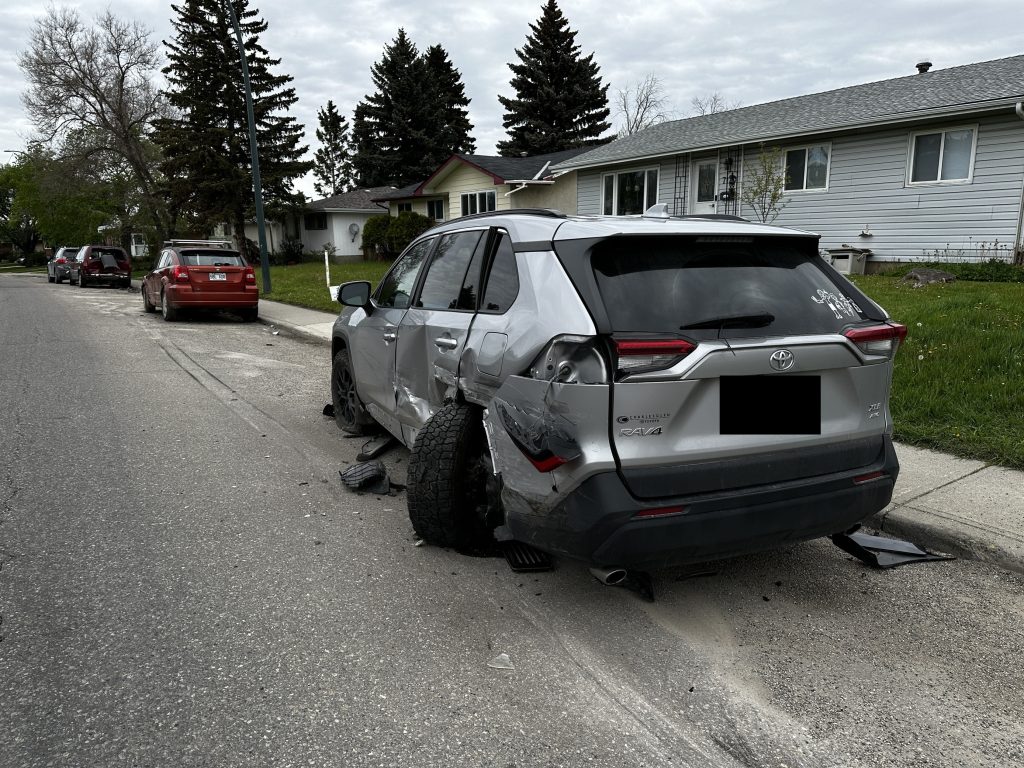 Suspected drunk driver slams into six parked cars in NW Calgary