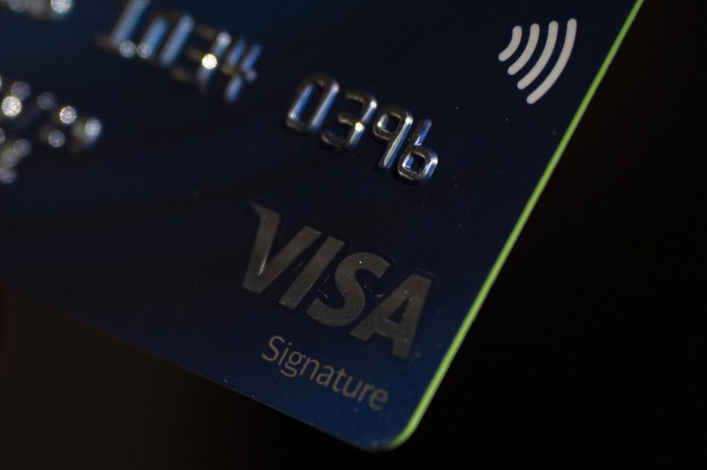 More Canadians only making minimum payment on credit cards: TransUnion
