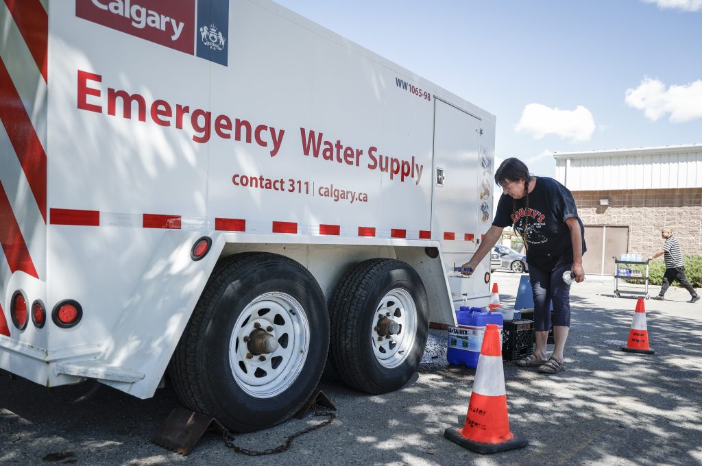 Calgary water use at all-time low; significant repairs made on main break prompt partial 16 Ave NW reopening
