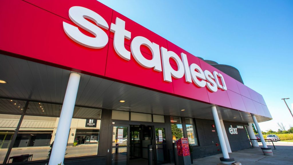 Staples stores begin accepting Amazon returns under new partnership