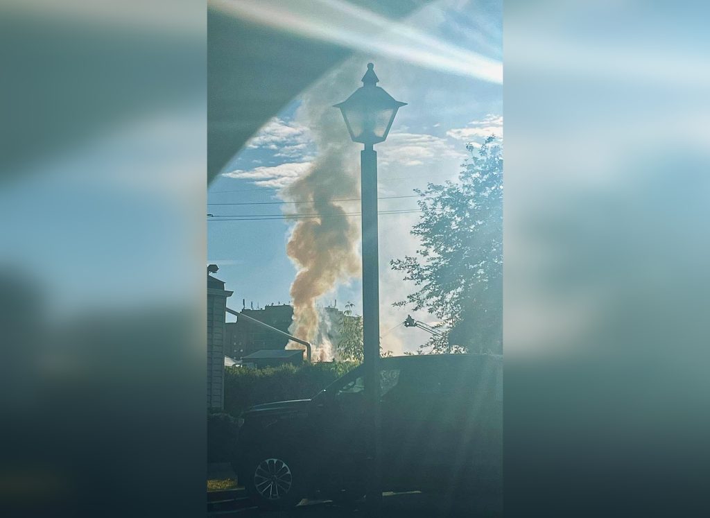 Smoke pours from a fire at a strip mall on Macleod Trail SW on Thursday, June 20, 2024. (Courtesy Krysta Jesso)