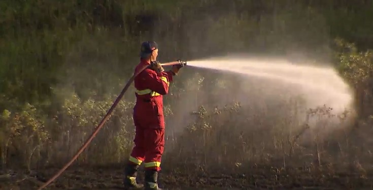 Calgary fire crews douse grassfire size of football field near Parkland
