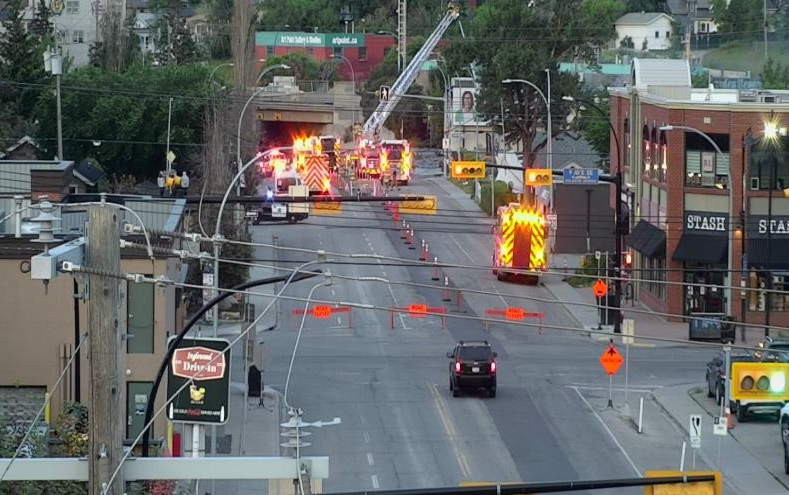 Calgary fire crews battle blaze at SE Ramsay pub and restaurant