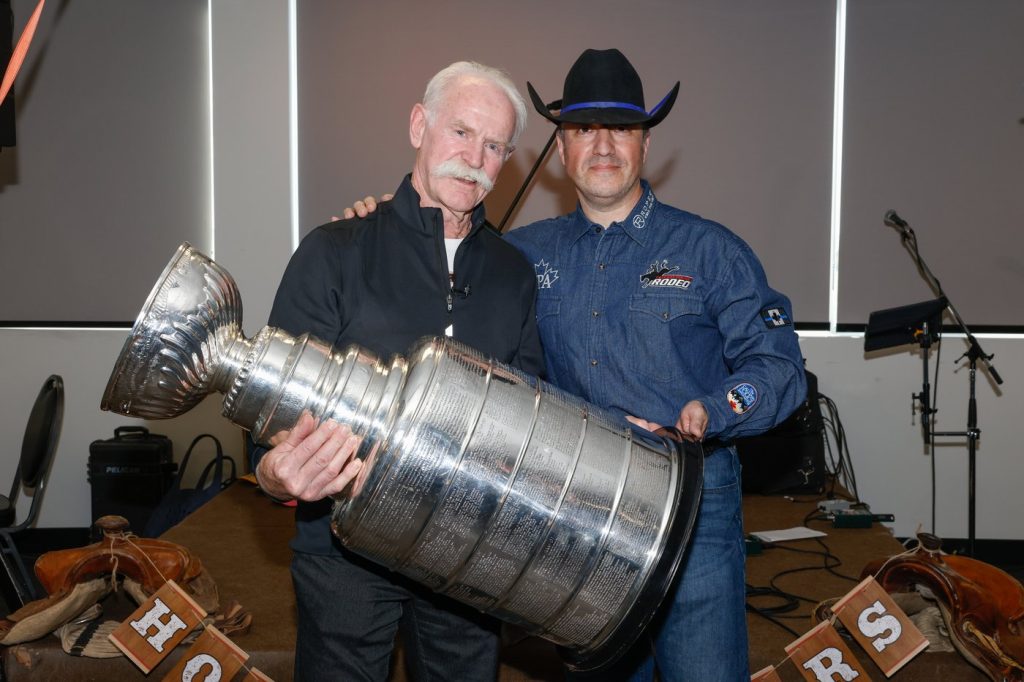 Lanny McDonald brings Stanley Cup to Calgary police officer who helped save his life
