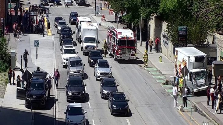 Crash involving large truck shuts down 9 Ave in downtown Calgary