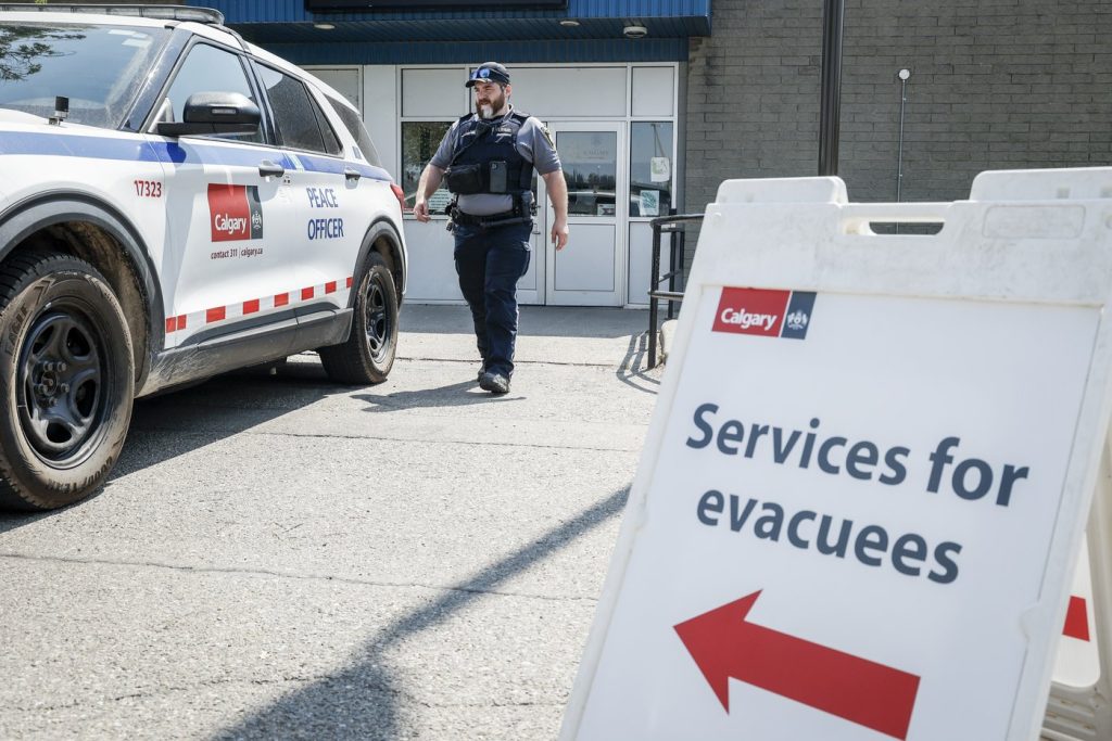 Calgary changing operating hours for Jasper wildfire reception centre