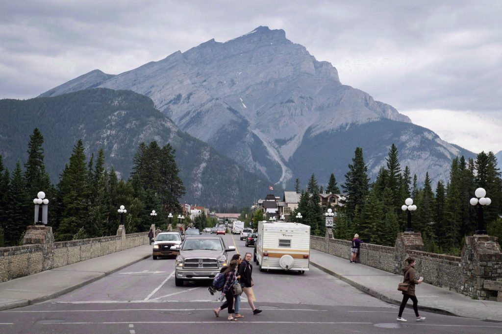 Smoke haze from forest fires burning in Alberta and British Columbia hangs over Banff, Alta., in Banff National Park, Friday, July 21, 2017. THE CANADIAN PRESS/Jeff McIntosh