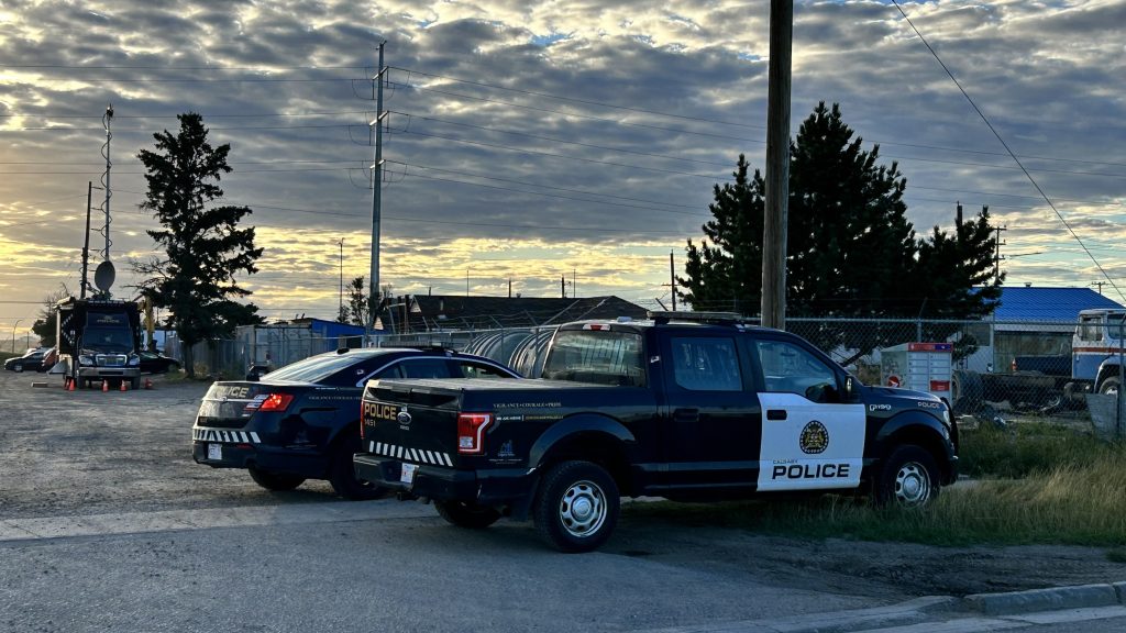 Heavy police presence as officers search industrial lot in SE Calgary