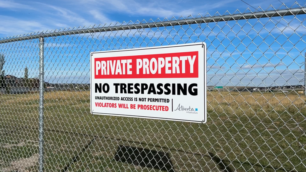 Calgary’s northwest community of Evanston has a new locked gate and no trespassing signs blocking off an area of green space where community members and their dogs would frequently enjoy walks, leaving residents confused and upset. (Rayn Rashid, CityNews image)