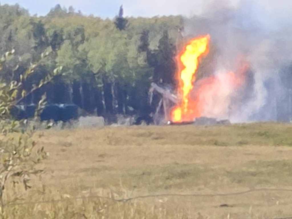 RCMP say an explosion at an energy site in a field north of Cochrane has seriously injured five workers. (Chris Ratzlaff, X)