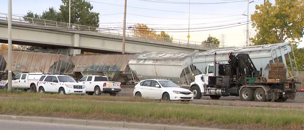 Train derails in southeast Calgary