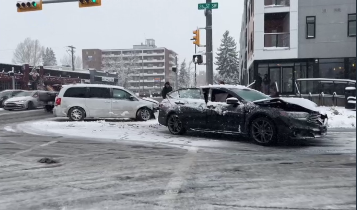 Snowy chaotic commute in Calgary sees more than 200 crashes