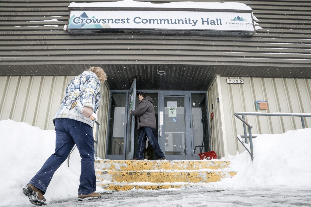 'A decisive decision': Crowsnest Pass residents vote overwhelmingly for new coal mine