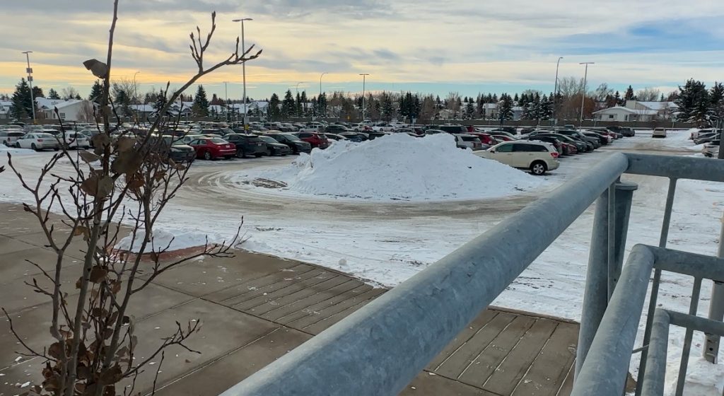 Snow piles blocking CTrain parking spaces frustrates Calgary commuters