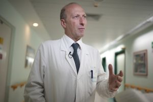 Pope’s doctor recounts Francis’ last moments in newspaper interview