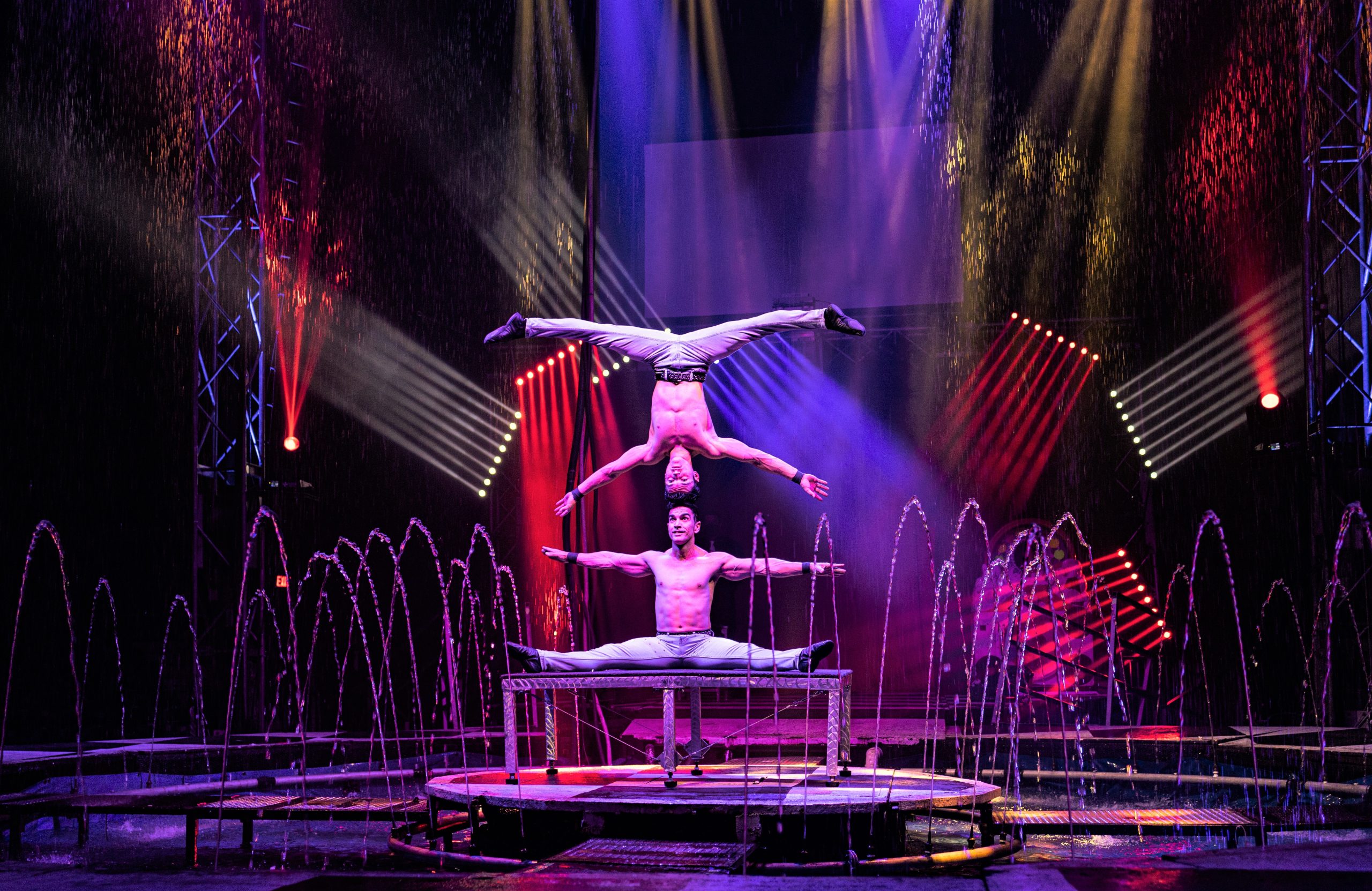 Cirque Italia makes splash at CrossIron Mills