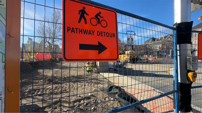 A pathway detour sign along Memorial Drive NW in Calgary on Nov. 6, 2025. (CityNews/Henna Saeed)