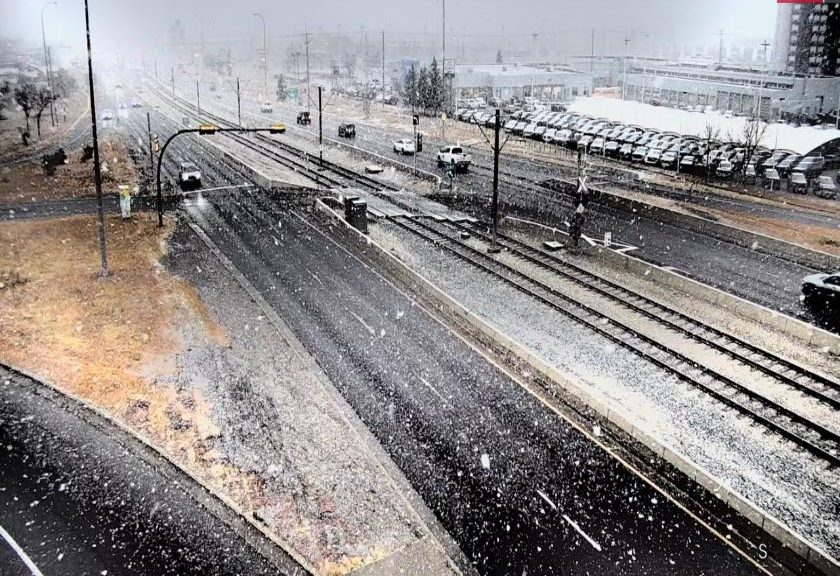 Snow falls in Calgary on 16 Avenue at 36 Street NE on Friday, Nov. 7, 2025. (City of Calgary traffic cameras)