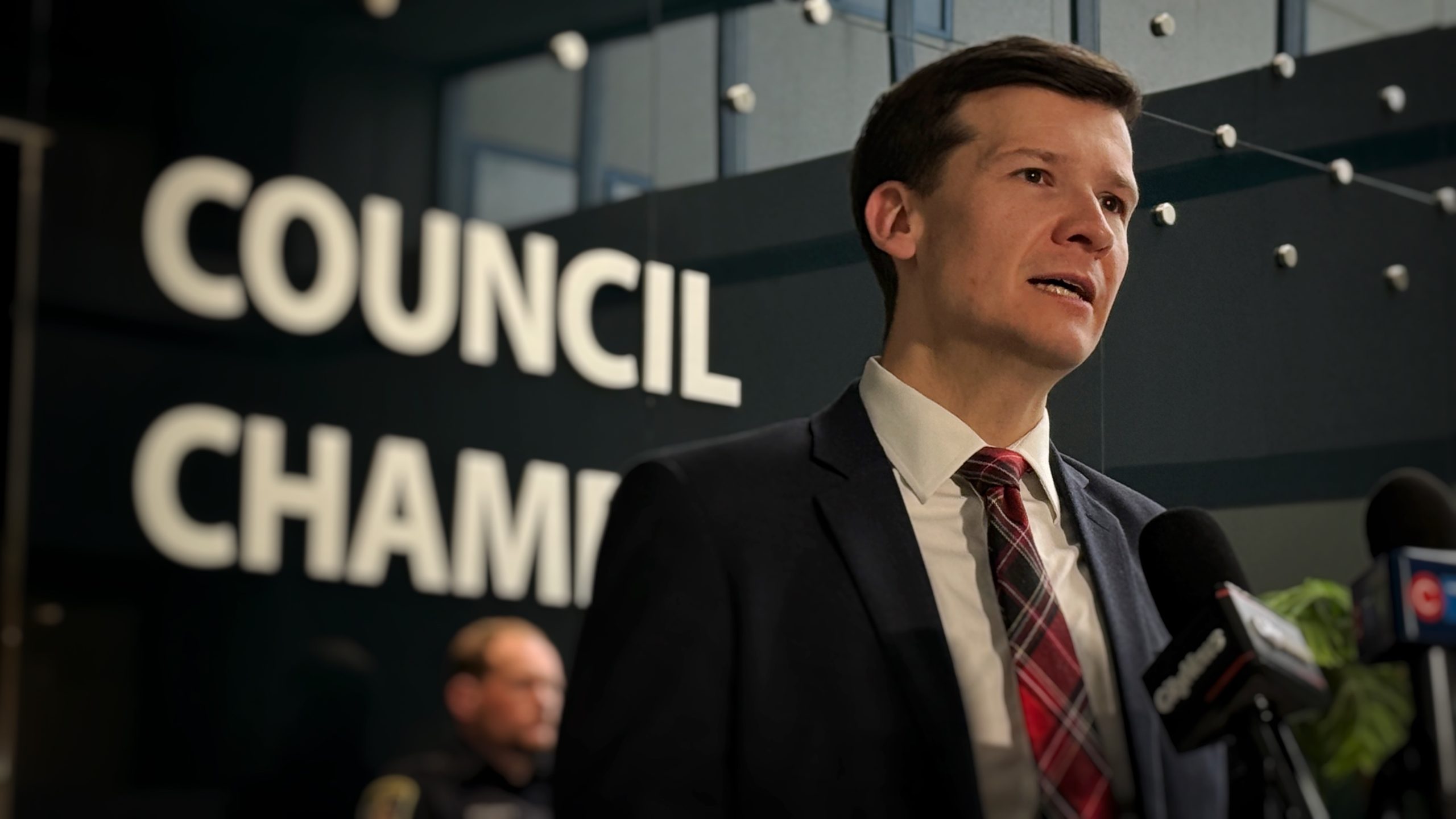 Calgary Mayor calls out ‘out-of-town' politicians, holds ground on noise bylaw