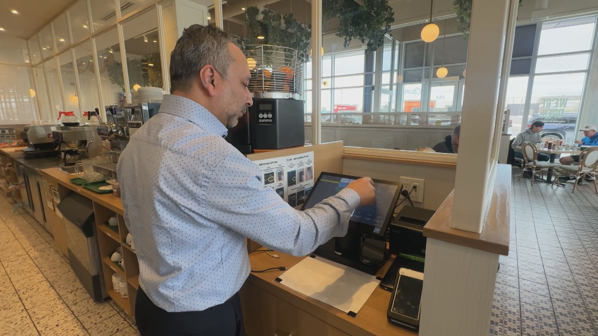 Thousands in local restaurant staff tips vanish after digital wallet failure