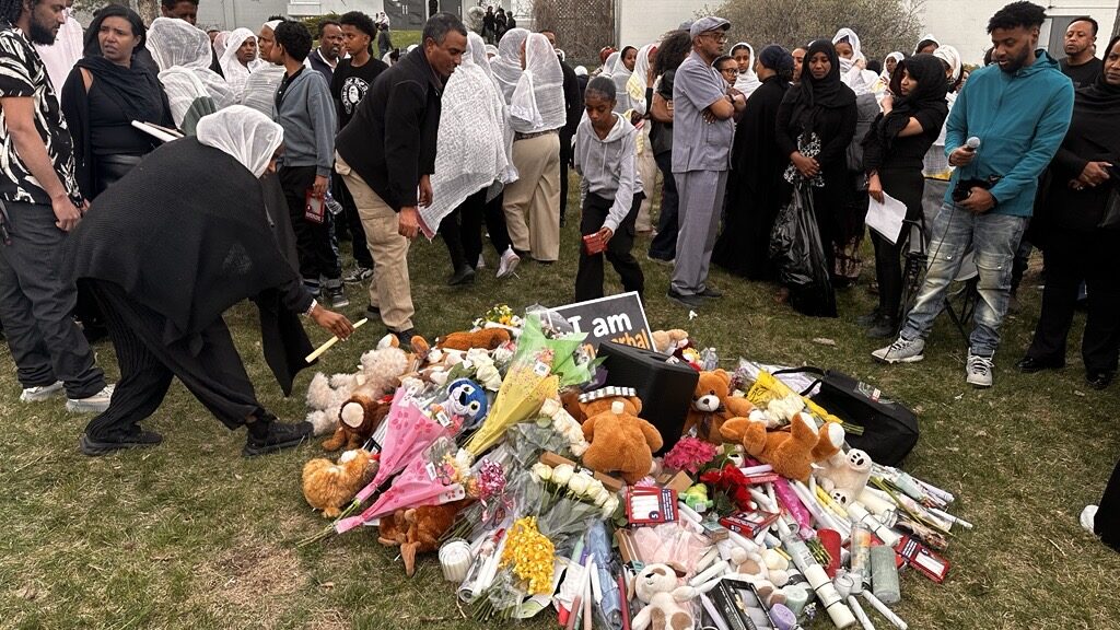 Hundreds gather at Calgary vigil for two children found dead | Seekr